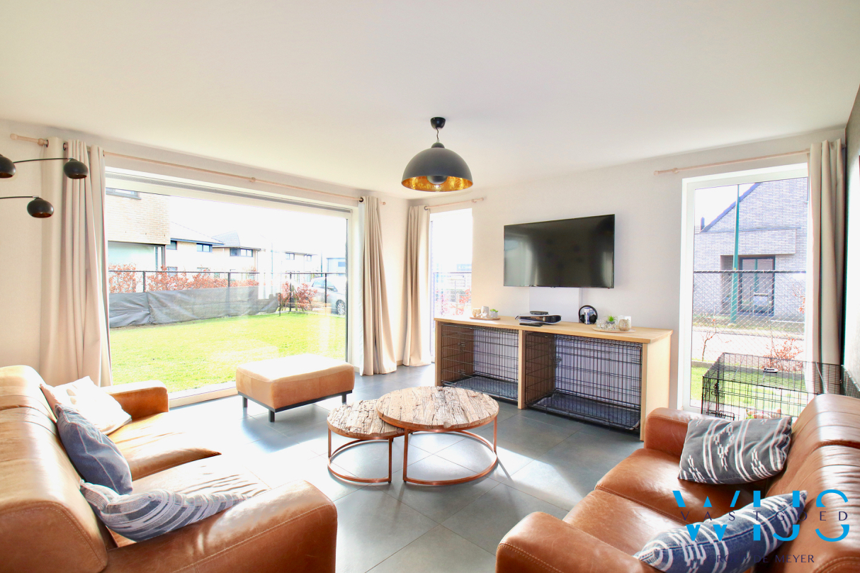 Recente ALLEENSTAANDE woning in hartje KLUIZEN 