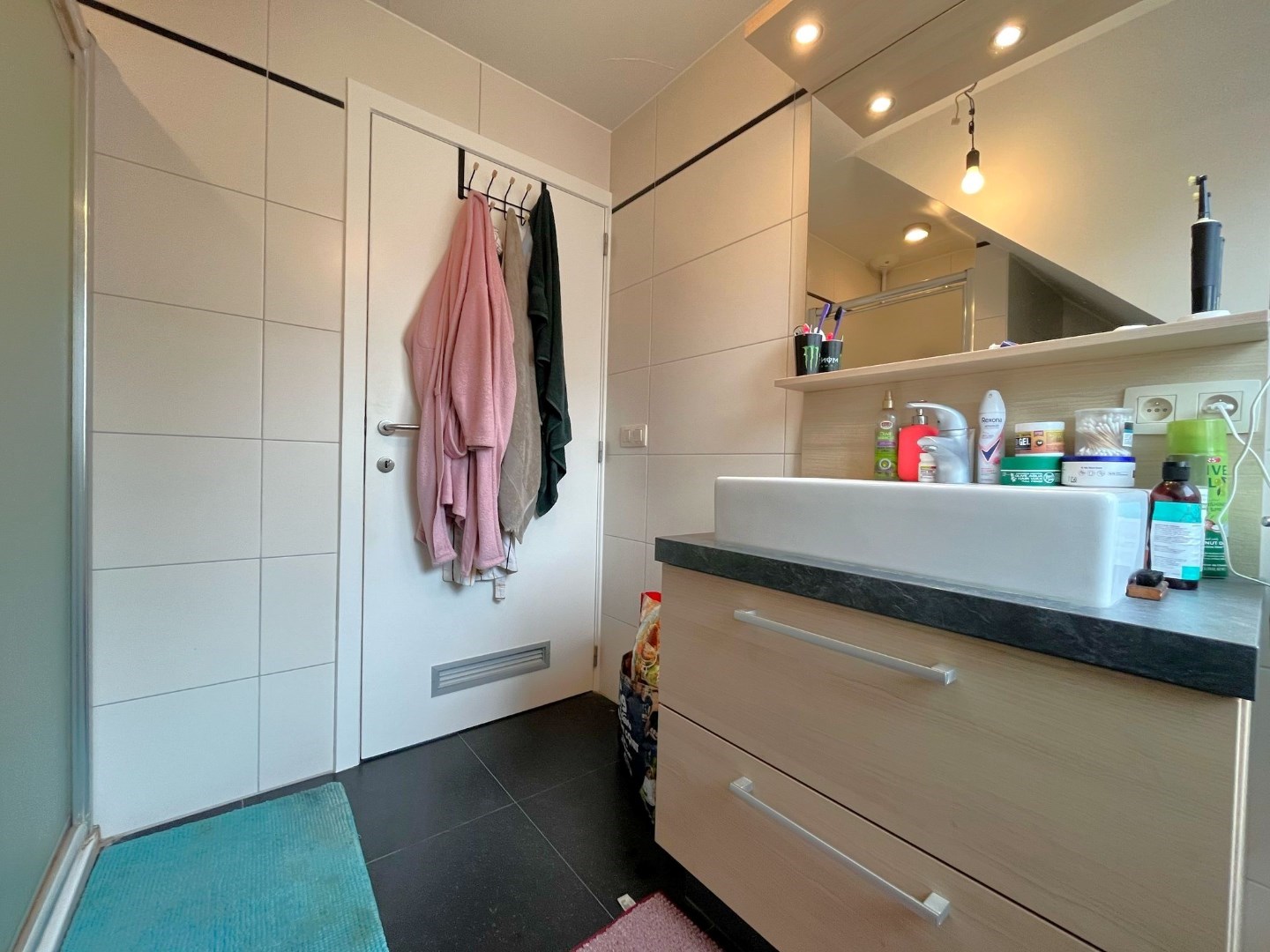 Prachtig dakappartement met 1 slpk. en groot terras in centrum Geel 