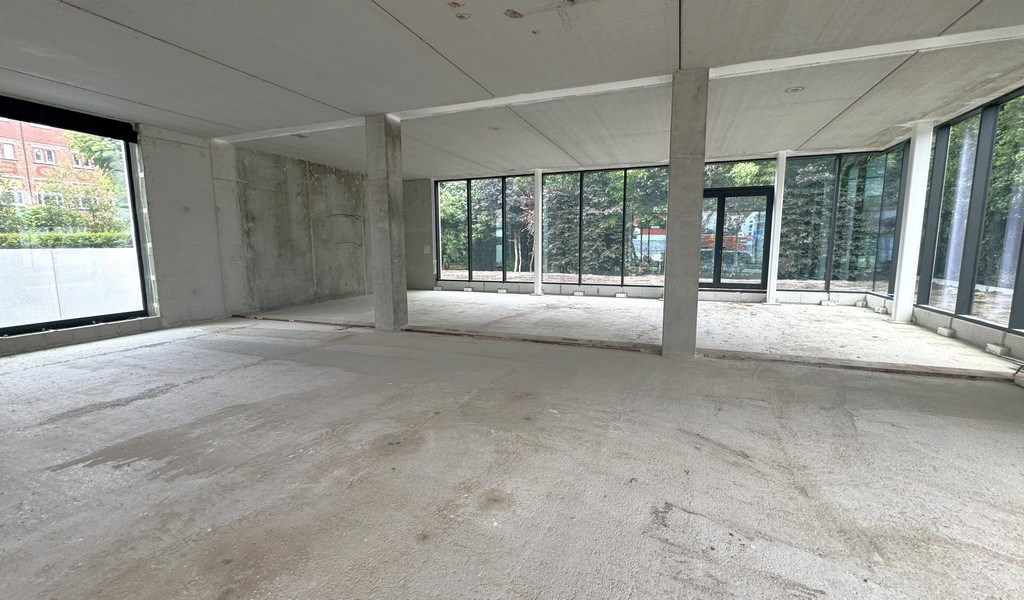 Nieuwbouw kantoorgebouw met appartement te koop in Gent