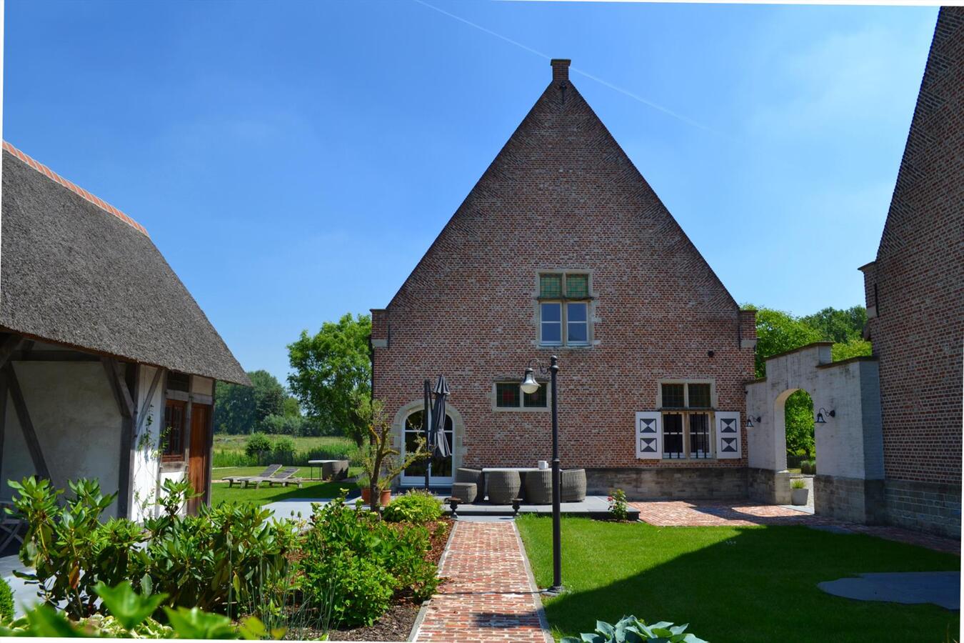 Historische herenhoeve te Lokeren op ca. 1,1Ha 