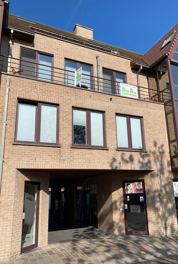 APPARTEMENT MET 1 SLAAPKAMER EN GARAGE IN HET CENTRUM VAN KOEKELARE 