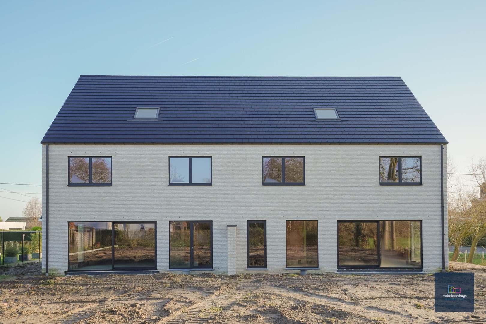 Halfopen casco villawoning met prachtig uitzicht en veel potentieel in Beervelde 