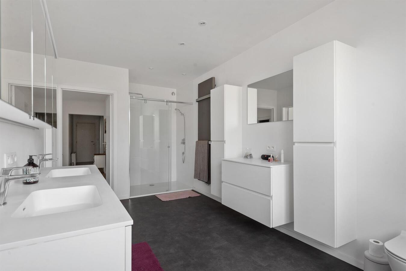 Gerenoveerd duplex appartement met ruim terras! 