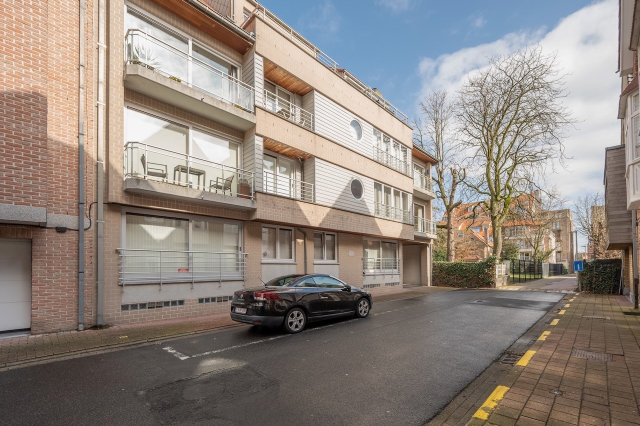 Penthouse lumineux et orient&#233; sud-ouest situ&#233; dans une petite rue calme de l&#39;anim&#233;e Lippenslaan. 