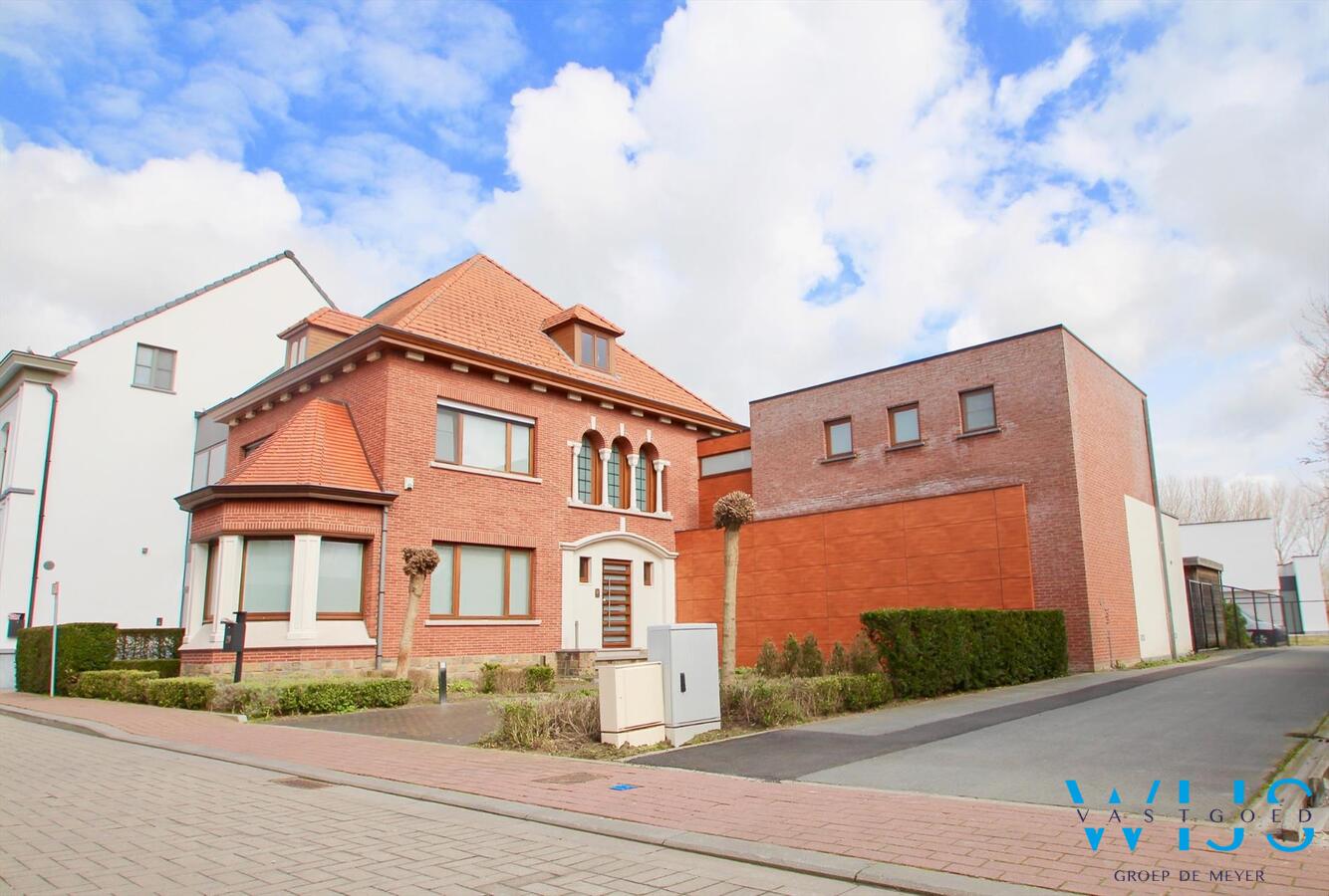 Schitterend karaktervol woonhuis met 5 slaapkamers in Assenede ! 