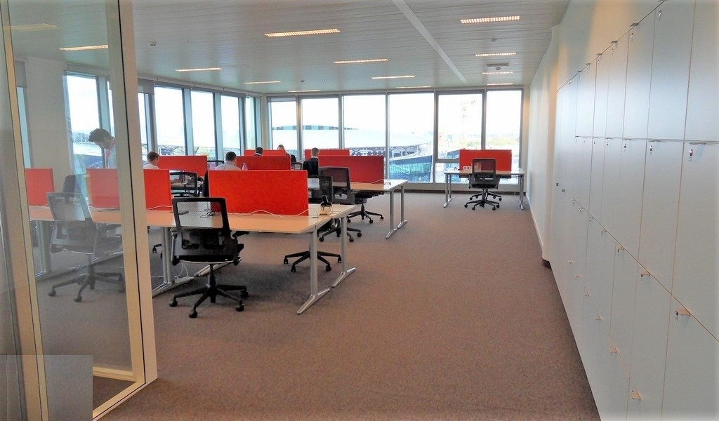 Recente kantoren te huur in Blue Towers vlakbij klaverblad in Gent