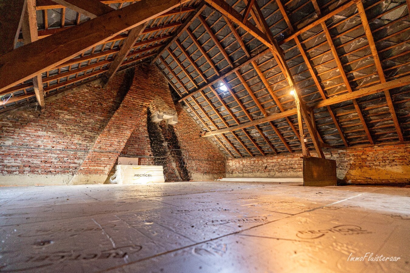 Charmante hoeve met stallen op ca. 8.000 m2  te Heist-op-den-Berg (Mogelijkheid tot aankoop extra ca. 2,7 ha weiland) 