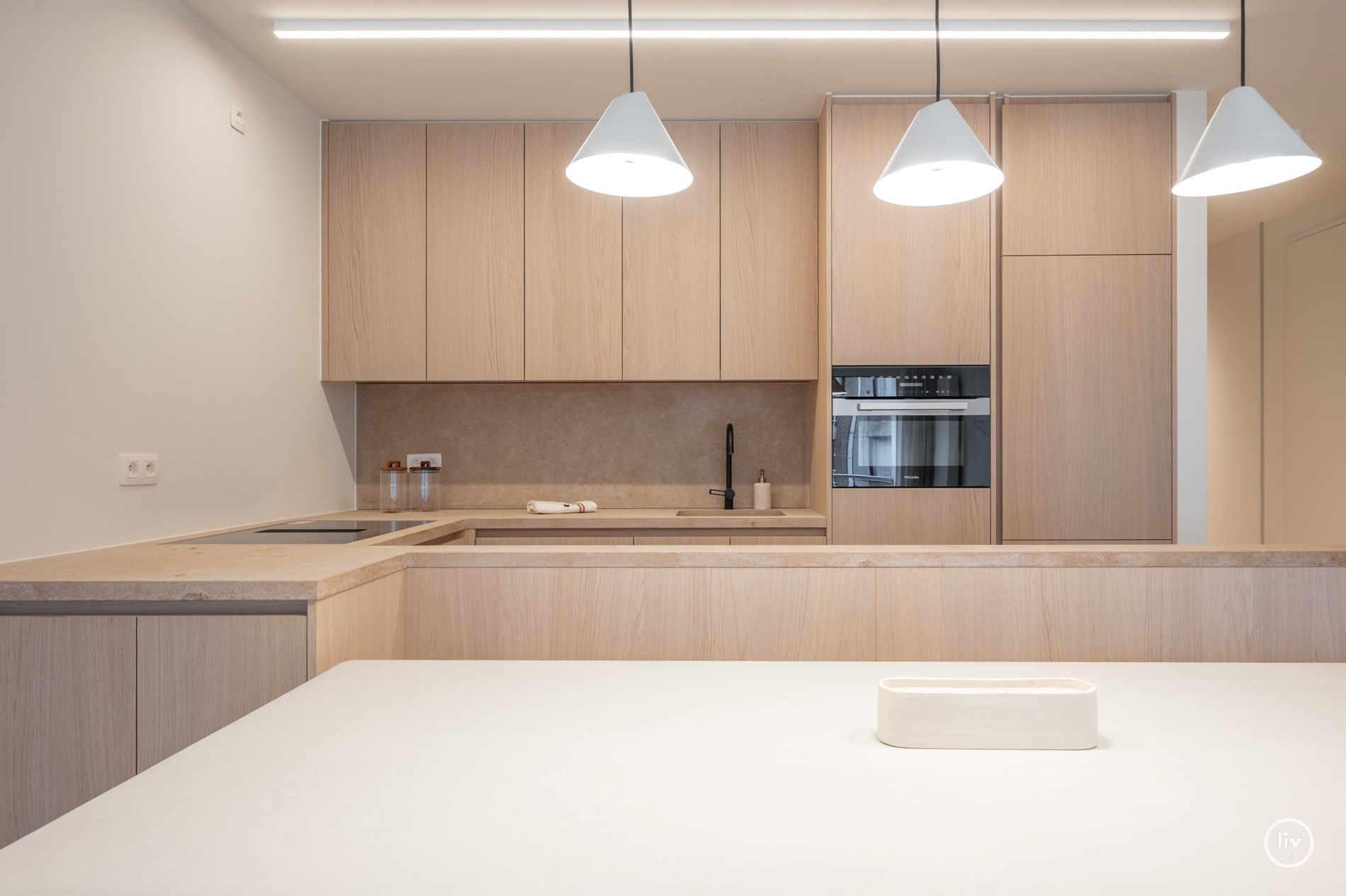OPENDEURDAG Zaterdag 05/07 - tussen 10u-12u (Elizabetlaan 102): Prachtig gerenoveerd 3 slaapkamerappartement met aangenaam zonneterras gelegen vlakbij de Lippenslaan te Knokke. 