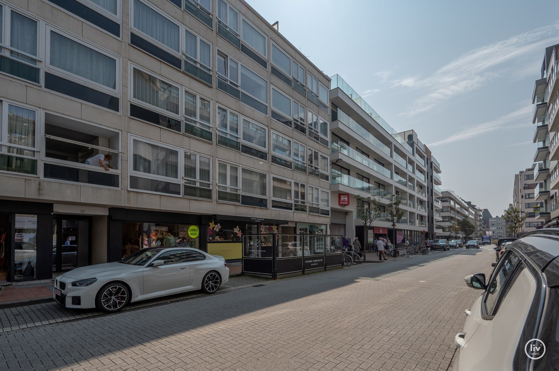 Appartement de 3 chambres r&#233;nov&#233; avec go&#251;t situ&#233; sur la Kustlaan, &#224; proximit&#233; de la place de la Tour de Lumi&#232;re et de la place du Triangle &#224; Knokke. 