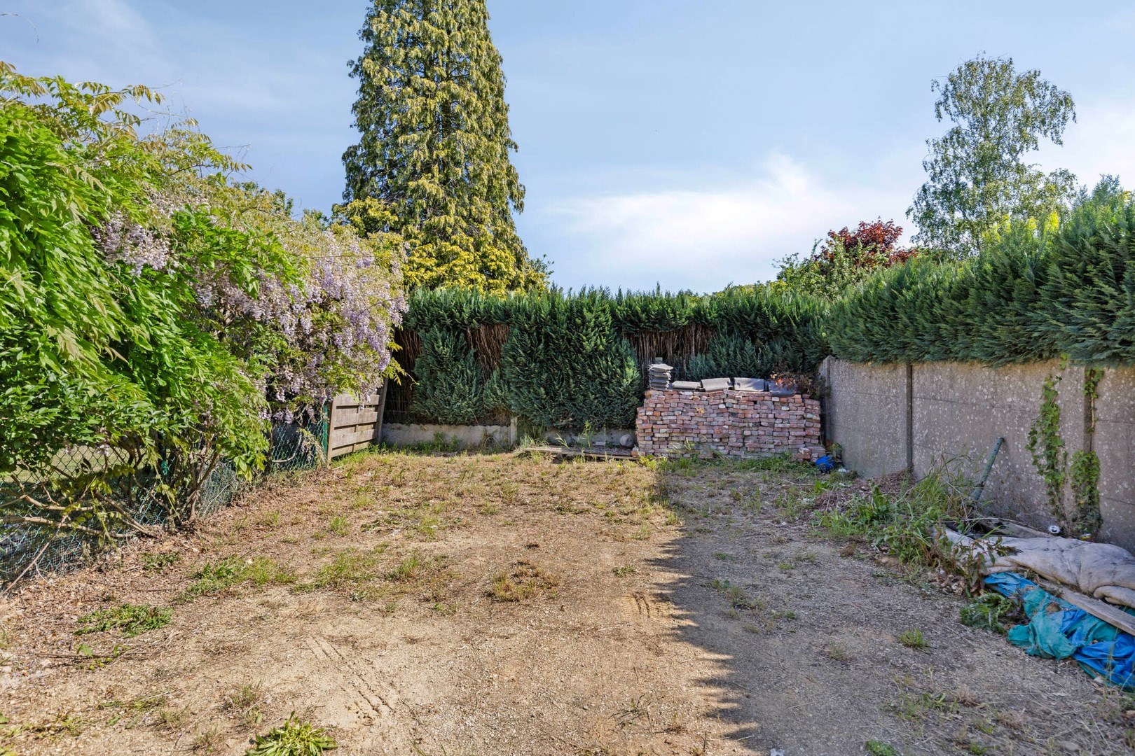 Goed gelegen open bebouwing met 4 slaapkamers en tuin in Kerkom - EPC 540 kWh/m&#178; - bewoonbare oppervlakte 238  m&#178; 