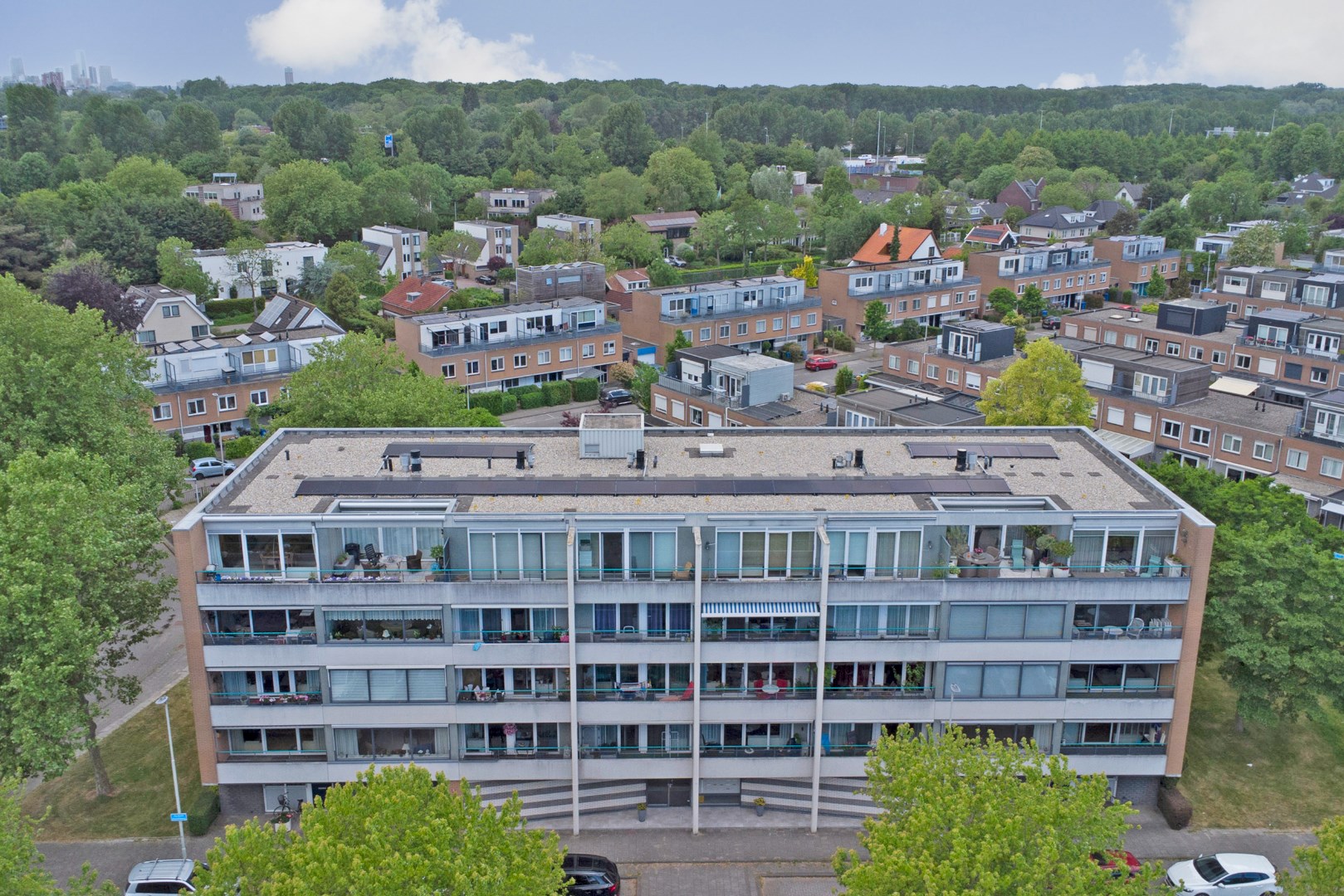 Op een fantastische locatie gelegen 3-kamer woning op de 1e etage met uitzicht op &quot;de Vijver&quot; van Prinsenland. 