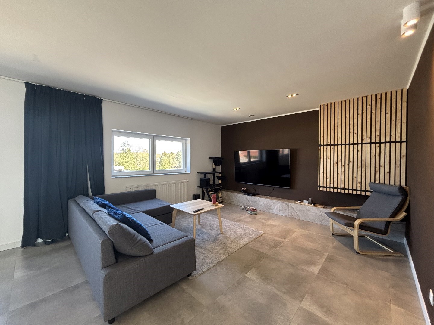 Ruim en instapklaar penthouse met 3 slpk. in centrum Leopoldsburg 