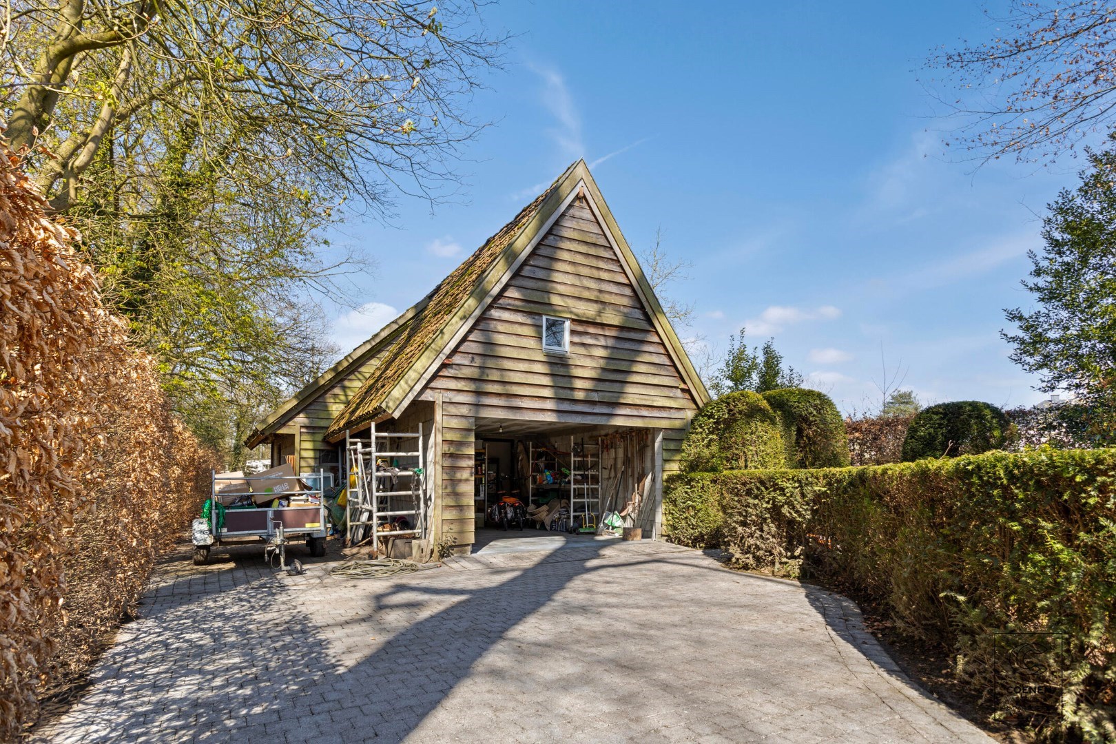 Prachtige woning op een perceel van ca. 2350m&#178; en een centrale locatie te Zandhoven! 