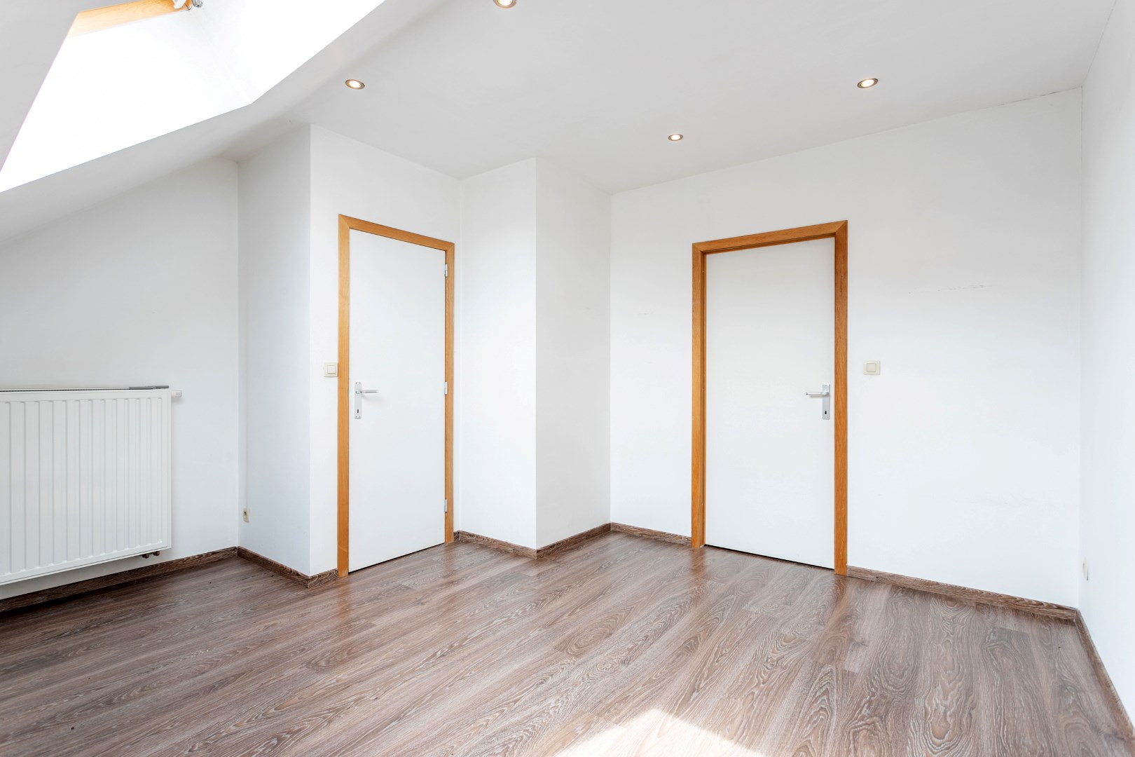 Instapklare woning met 3 slaapkamers, tuin en uitstekende ligging te Halle 