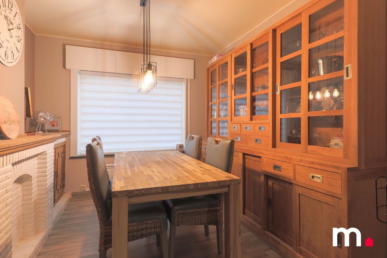 Halfopen bebouwing met grote tuin, garage  en 3 slaapkamers ! 