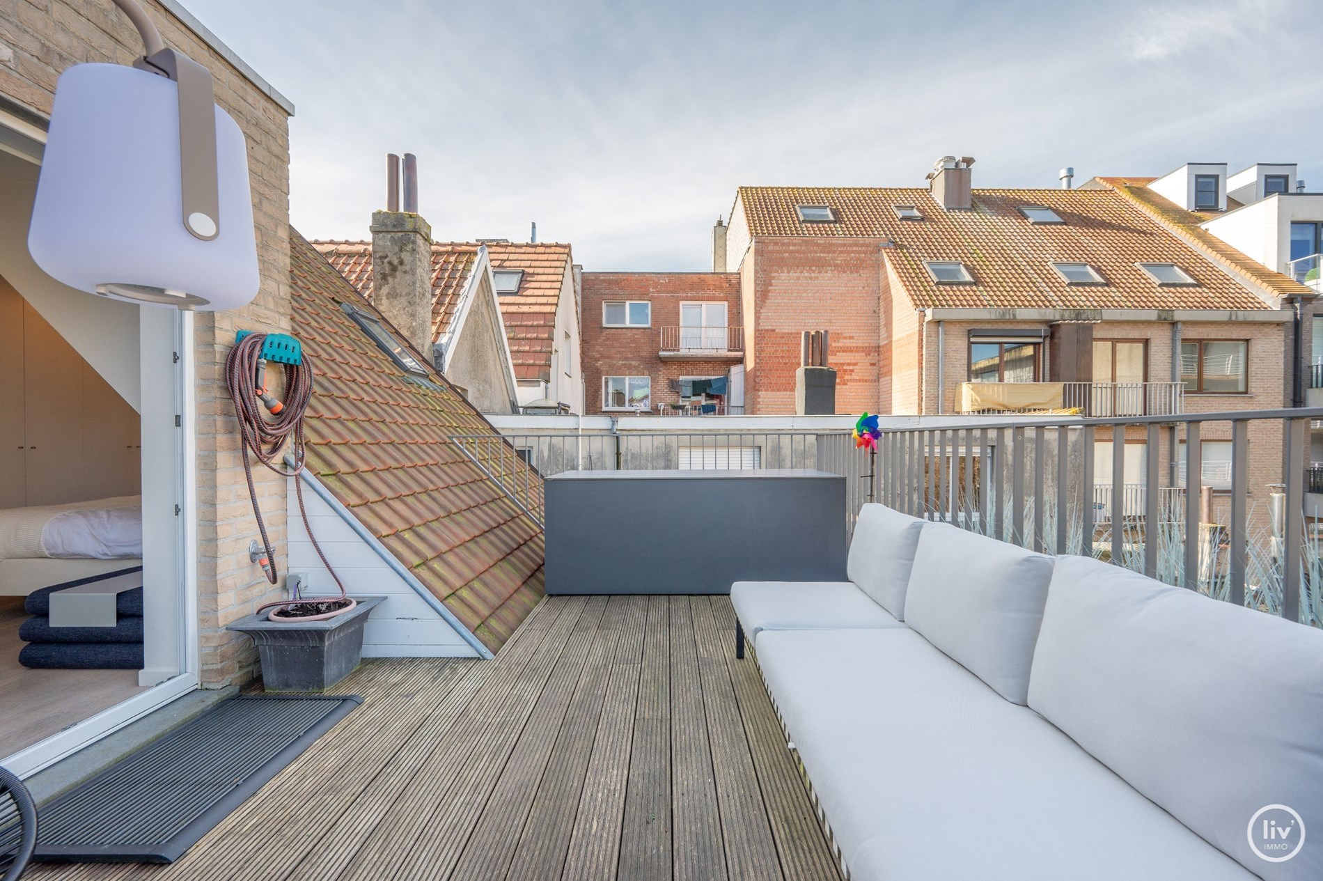 Duplex confortable avec de belles terrasses situ&#233; dans un b&#226;timent r&#233;cent pr&#232;s de l&#39;avenue Lippens &#224; Knokke. 