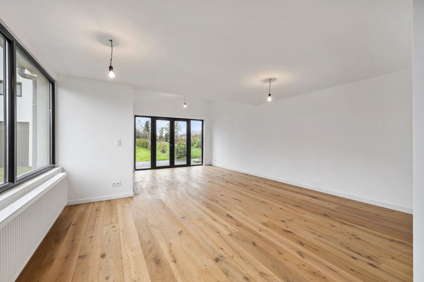 Luxueus gerenoveerde (2025) woning bijgebouw &amp; ruime tuin in Zwijndrecht 
