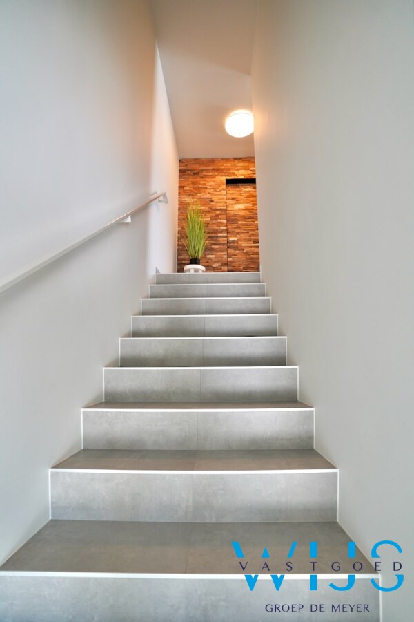 Zeer tof kantoor van 130m&#178; te Assenede ! 