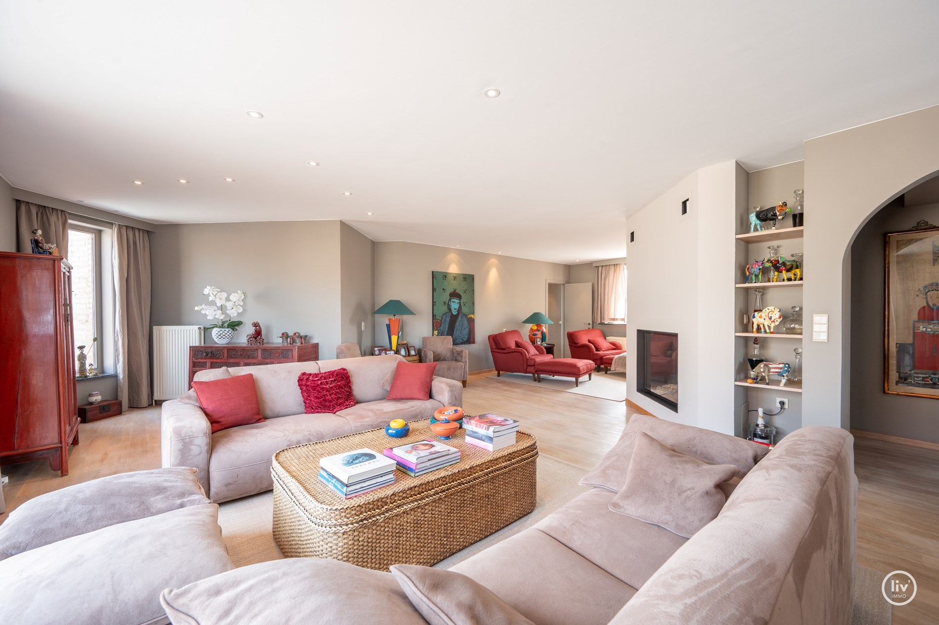 “Unieke Penthouse (1992) te koop op een toplocatie in Knokke –3 -kamerappartement met uitzonderlijke zonneterrassen van meer dan +/- 200m2 . 