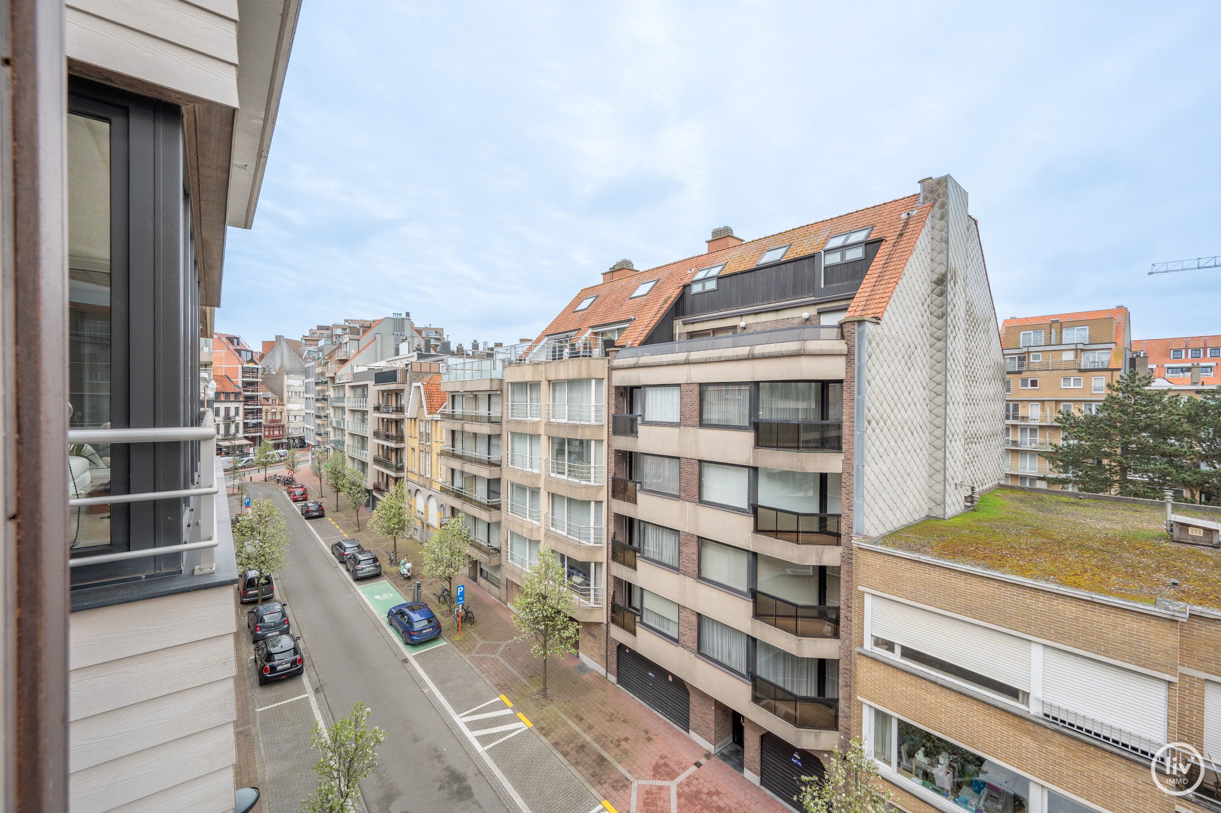 Appartement confortable et r&#233;nov&#233; de 2 chambres dans une rue adjacente &#224; l&#39;avenue Dumortier &#224; Knokke. 