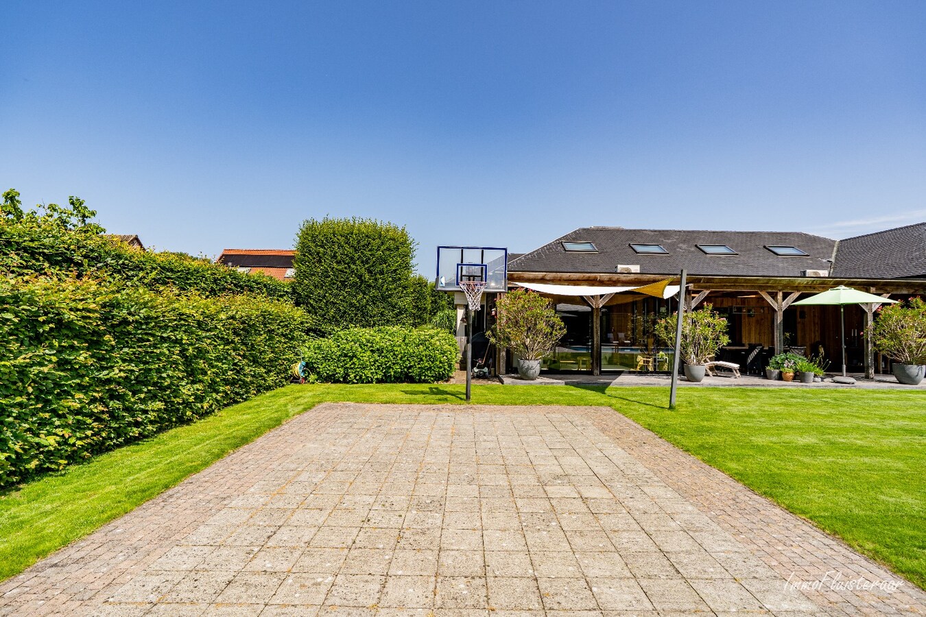 Villa met zwembad op ca. 2.155 m2 te Nijlen (Mogelijkheid tot aankoop aanpalende weide van ca. 5.251 m2, ideaal voor het houden van dieren) 