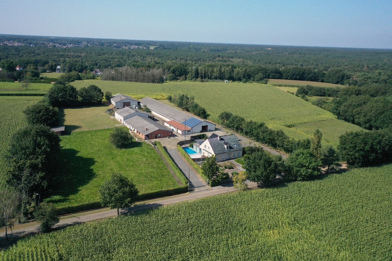 Belle maison (+/-340m&#178;) avec des b&#226;timents de ferme sur +/-2ha &#224; Opoeteren (extension possible jusqu&#39;&#224; +/-7,3ha!) 