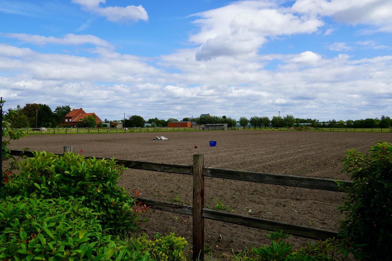 Tweewoonst met stallen, loods en weiland op ca. 2,28 ha te Sint-Katelijne-Waver 