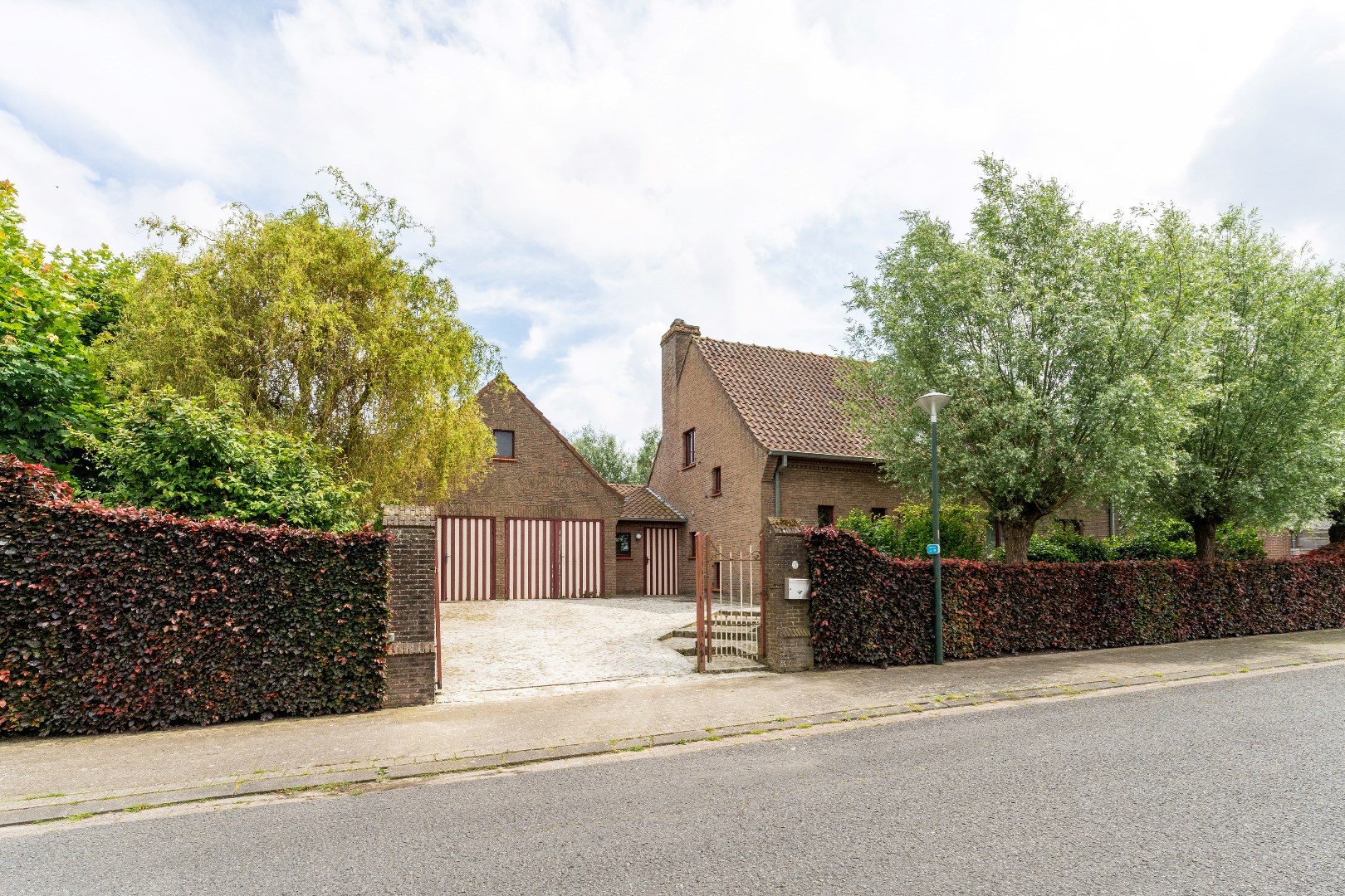 Stijlvolle  villa op mooi hoekperceel (751 m&#178;), Torhout 