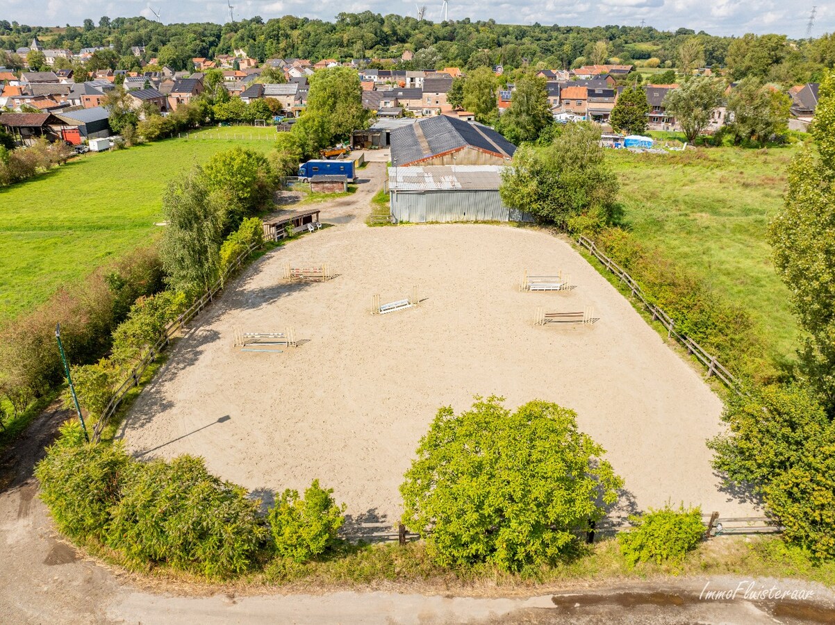 Equestrian property with house to be renovated at ca. 90a in Wonck (Bitsingen). 