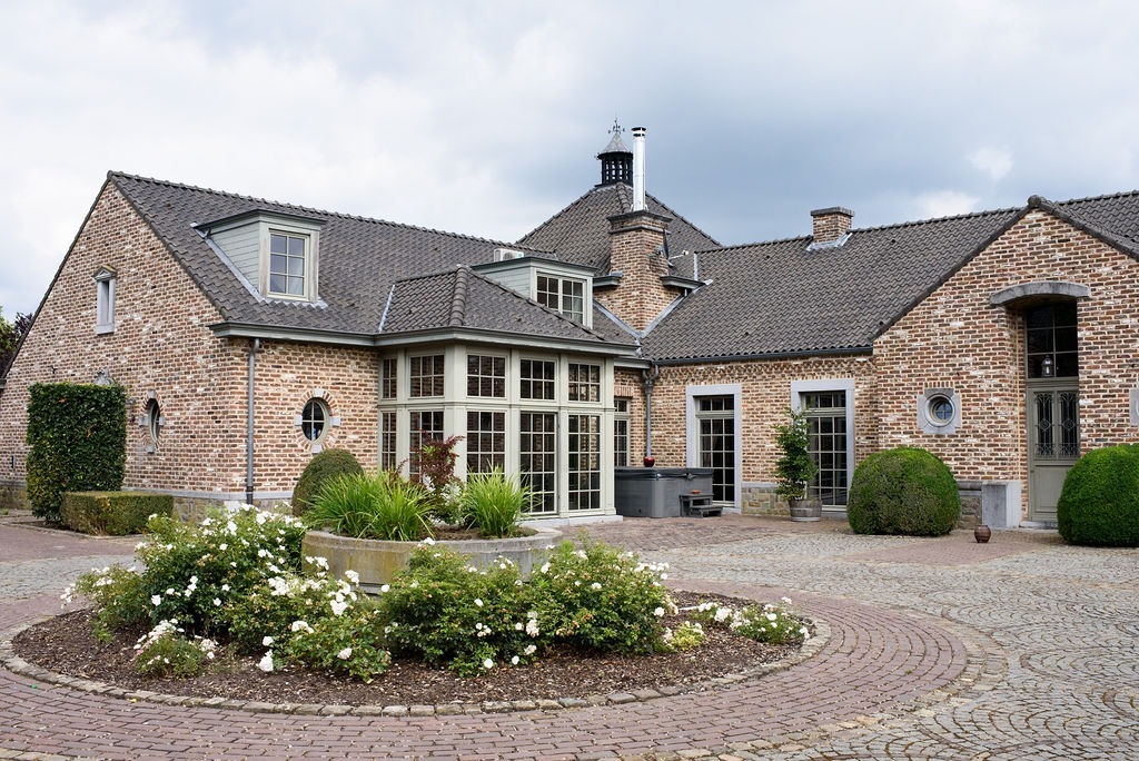 Exclusive domain with indoor arena on approximately 20ha in Meeuwen-Gruitrode 