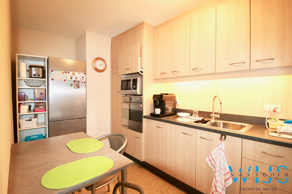 Instapklaar 2 slaapkamerappartement met terras te Wondelgem ! 