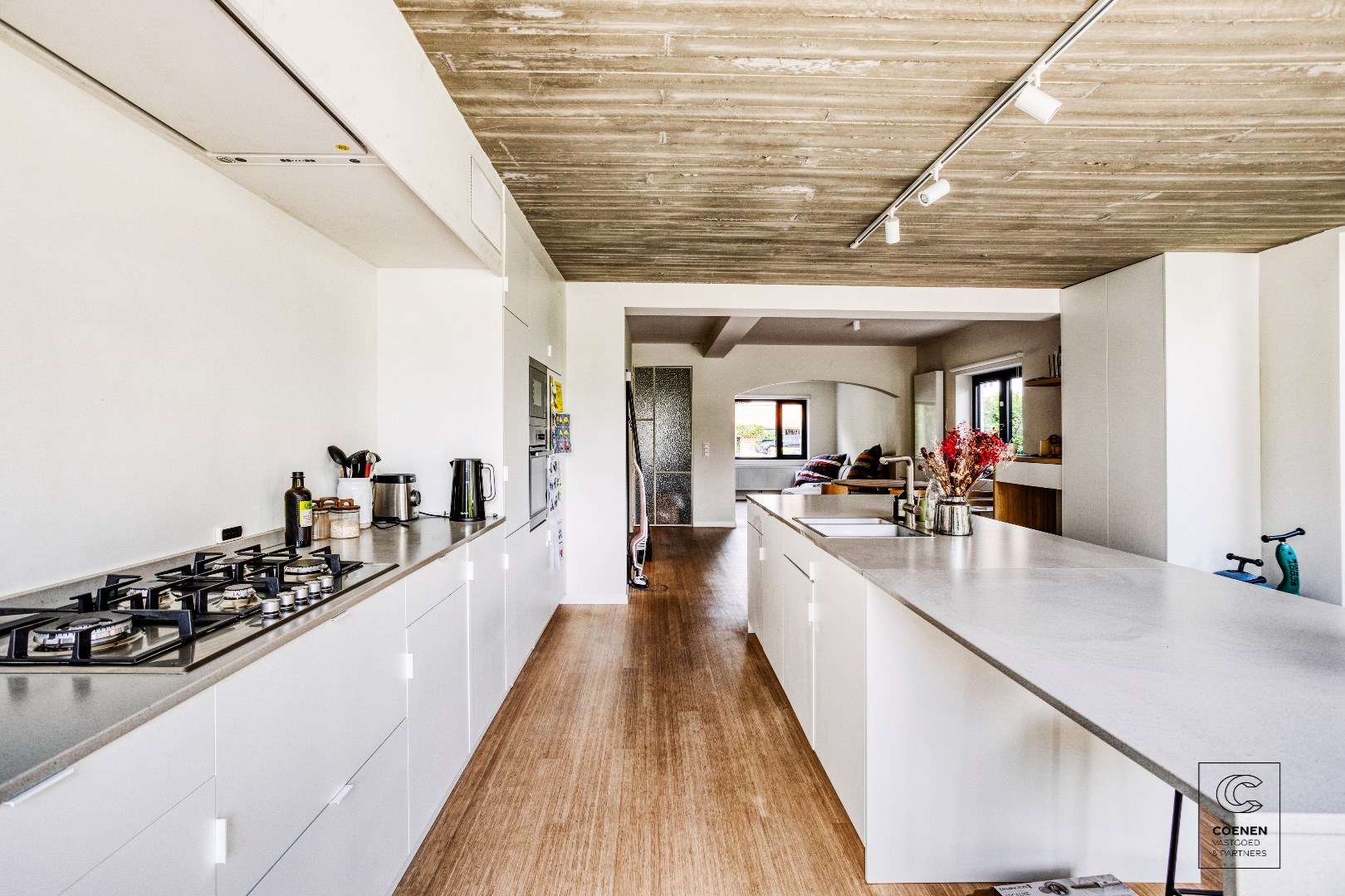 Prachtig volledig gerenoveerde woning met 3 slaapkamers op een TOPlocatie te Schilde! 