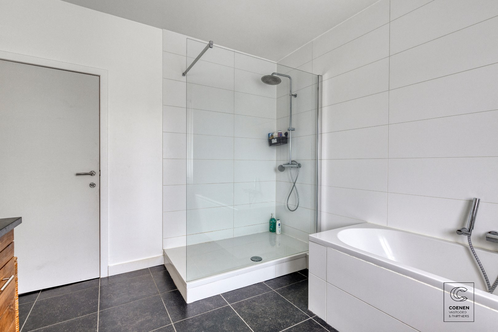 Prachtige woning van 200 m&#178; met vier slaapkamers op een uitstekende locatie te Schoten! 
