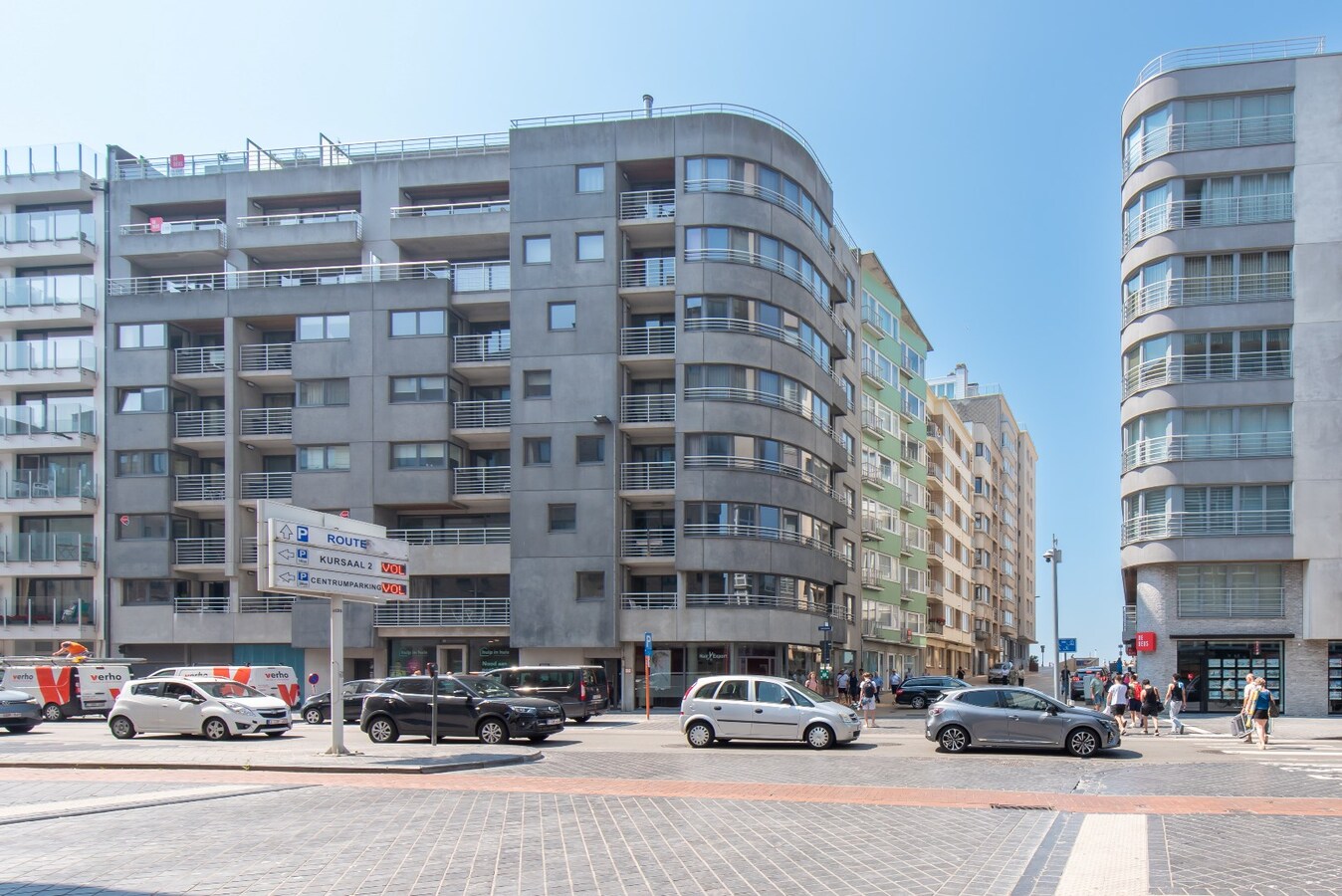 Prachtig ruim en lichtrijk hoekappartement met zeezicht ! 