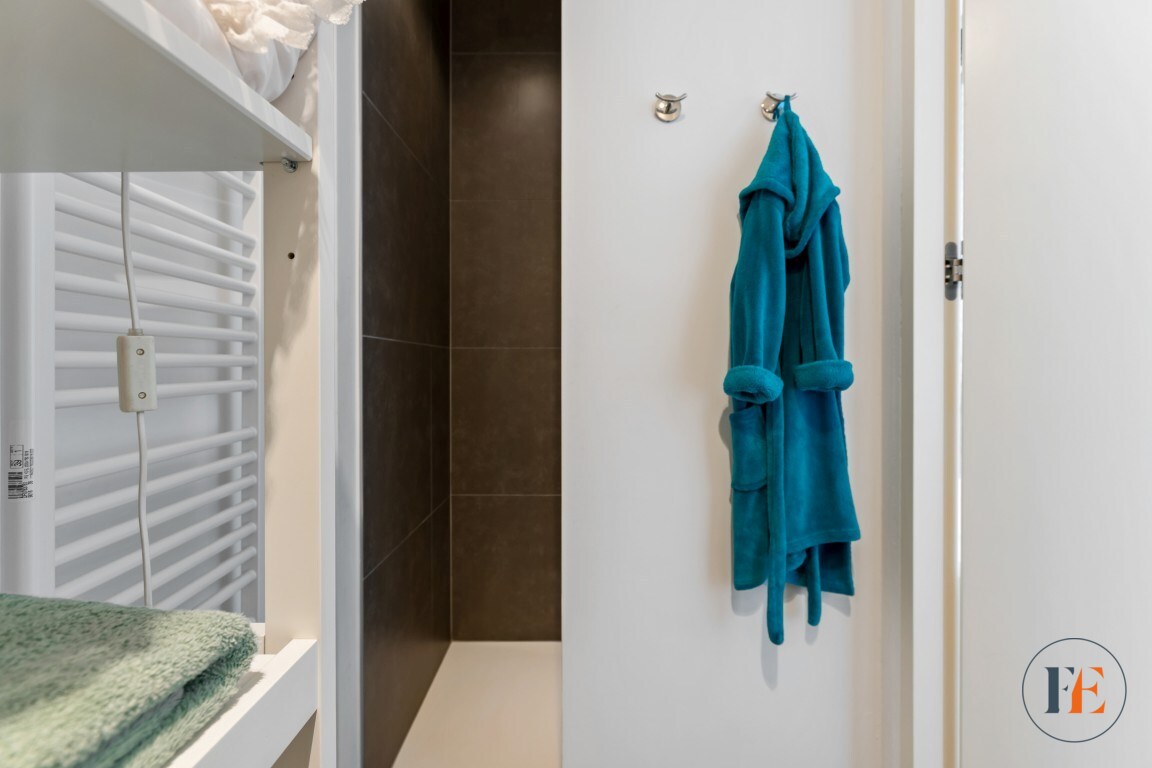 Mooi gelegen appartement langsheen het water met terrassen en parkeerplaats te Gent 