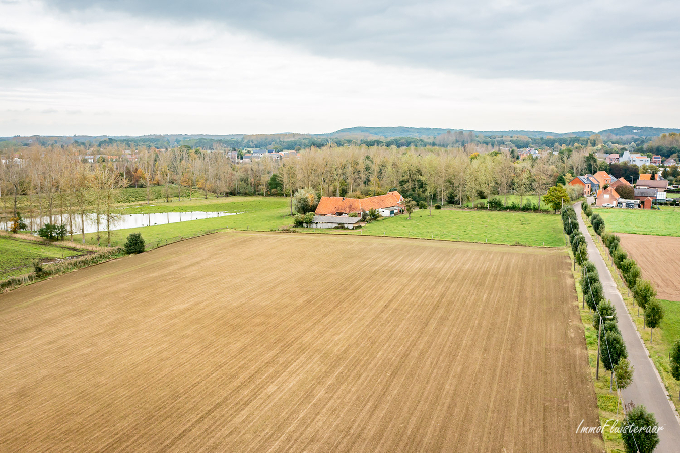 IN OPTIE - Te renoveren hoeve met woning, stallen, schuur en grond op ca. 5,6ha te Rotselaar (Vlaams-Brabant) 