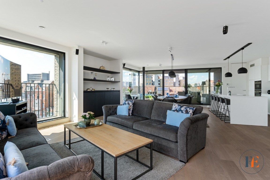 Mooi gelegen appartement langsheen het water met terrassen en parkeerplaats te Gent 