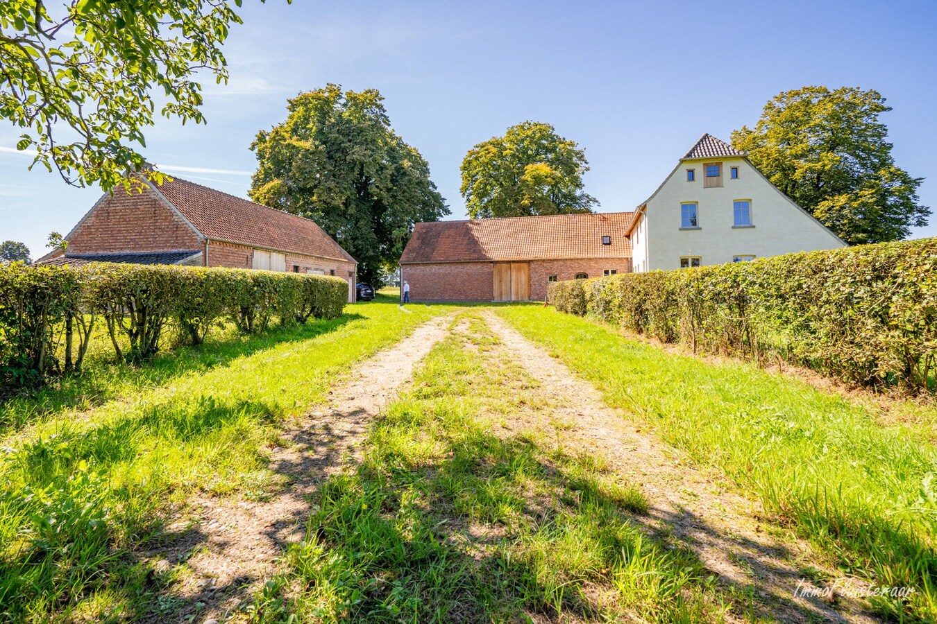 Unique farmhouse in an exceptional location on approximately 5 hectares in Peer. 