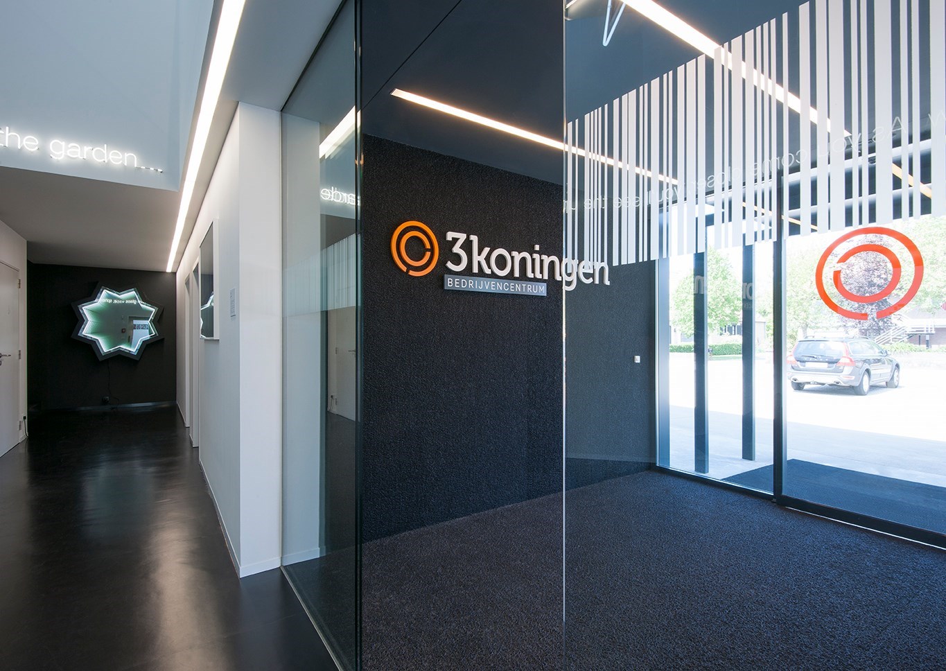 Instapklare kantoorruimte  (32 m&#178;) met parking en alle faciliteiten inclusief, Torhout. 