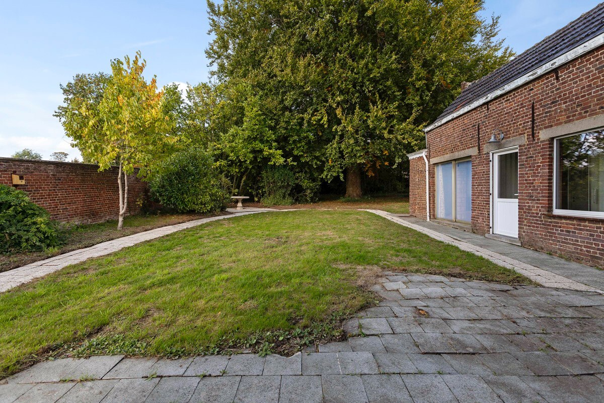 Characterful gentleman&#39;s residence with walled garden in Ophasselt 