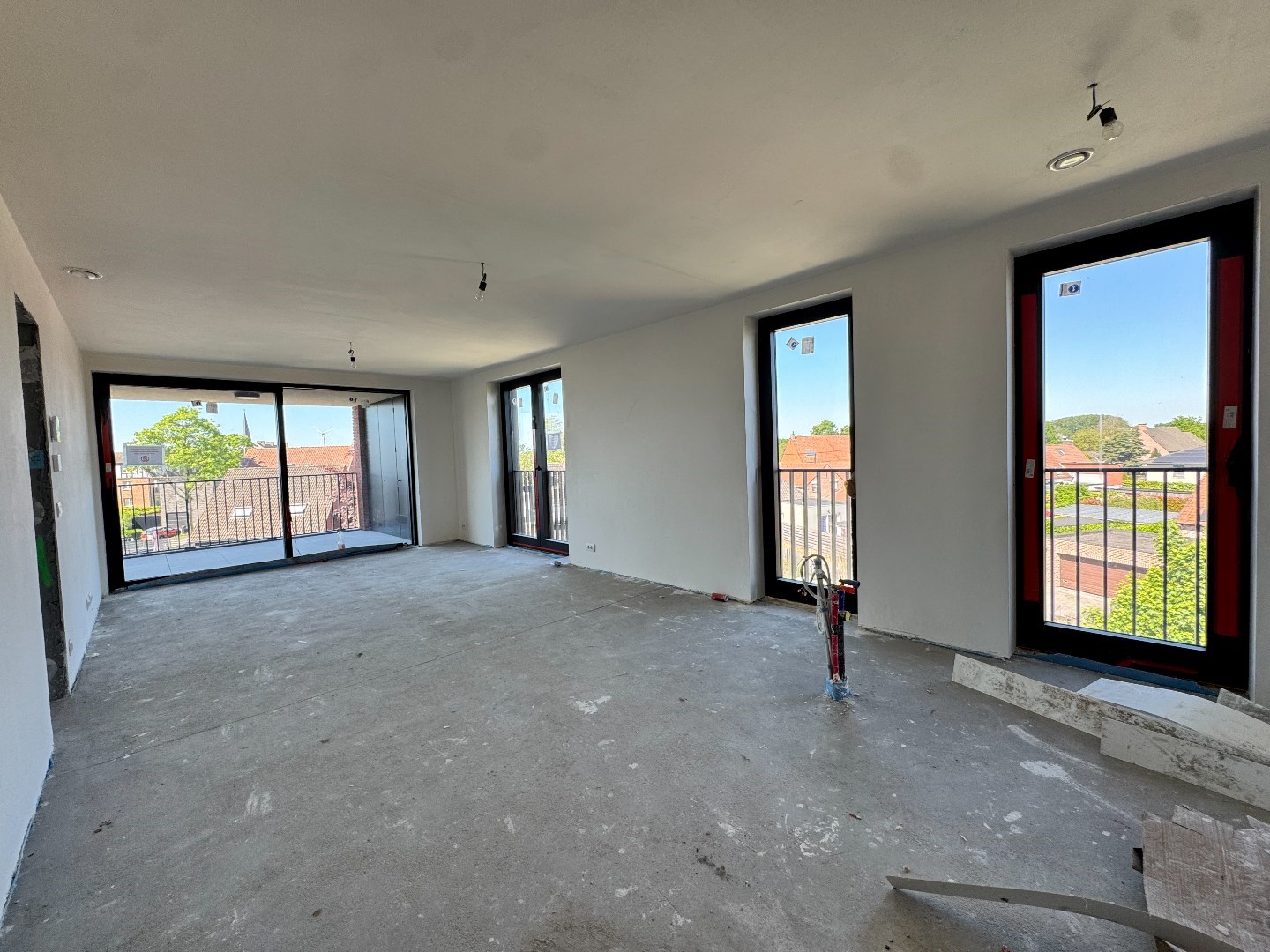 Nieuwbouwappartement met twee slaapkamers, terras en ondergrondse autostaanplaats te koop in Zulte 