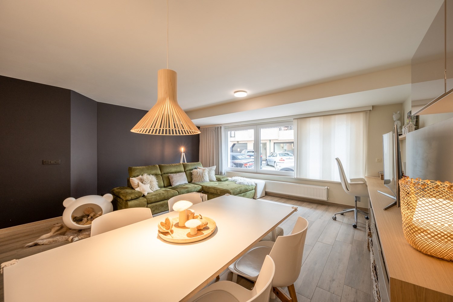 MEUBL&#201; : Appartement rez-de-chauss&#233;e unique et r&#233;cemment meubl&#233; avec un beau jardin ensoleill&#233;, id&#233;alement situ&#233; pr&#232;s de l&#39;avenue Dumortier &#224; Knokke. 