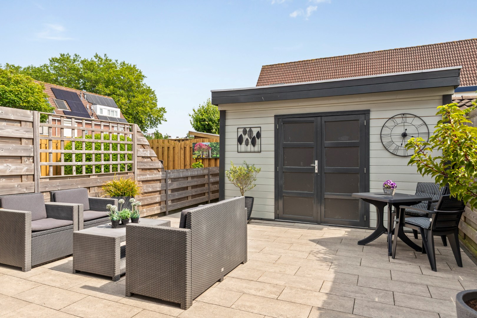 Energiezuinige eengezinswoning energielabel A, met 4 slaapkamers, uitgebouwde woonkamer, 12 zonnepanelen, vloerverwarming en gelegen op eigen grond. 