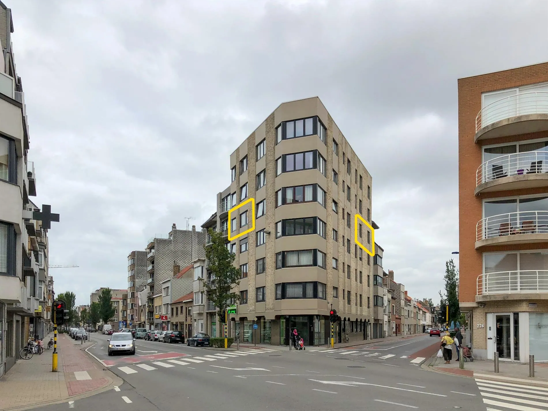 Appartement met 2 slaapkamers hoek Leffingestraat/Torhoutsesteenweg