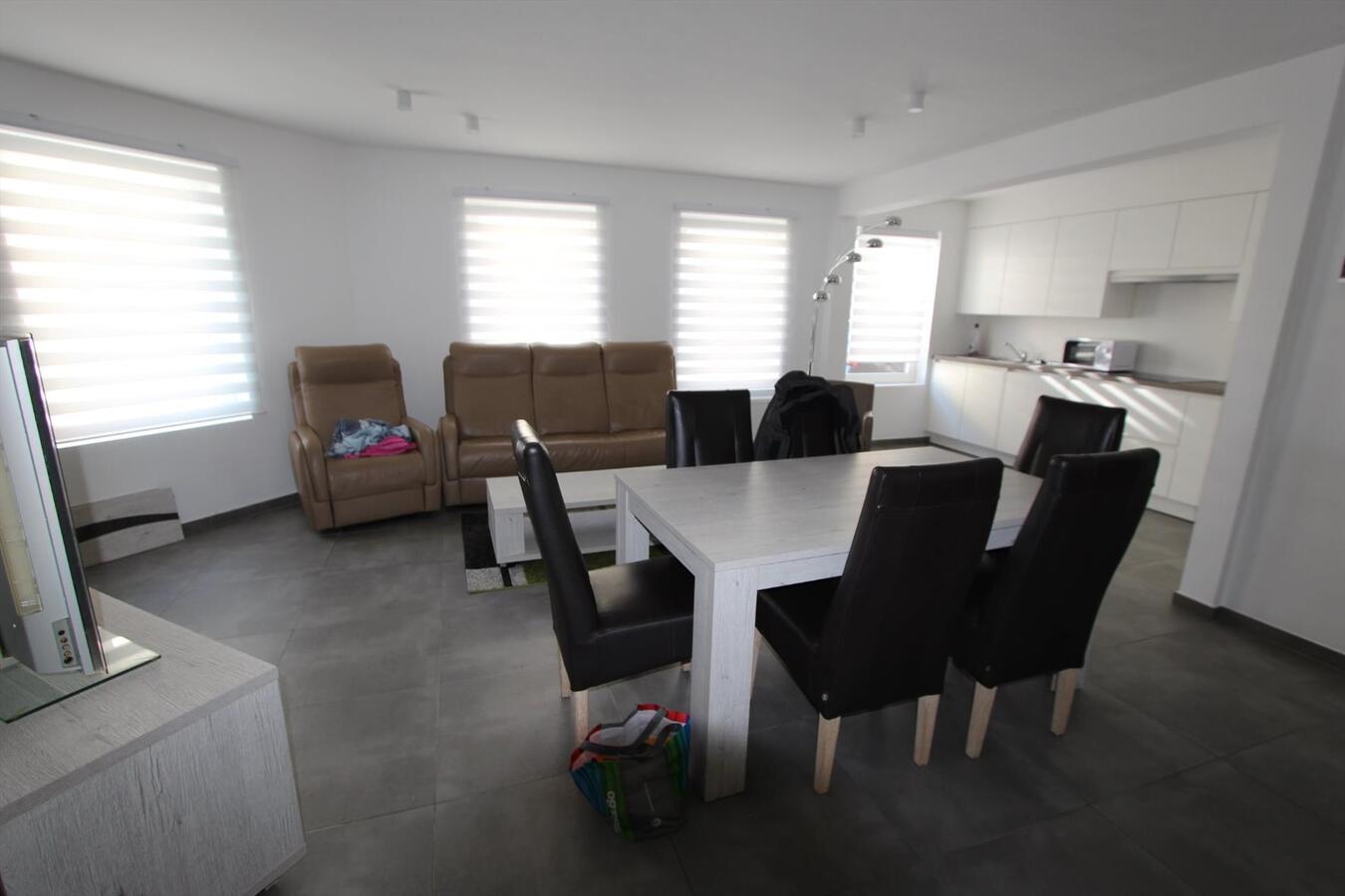 Volledig vernieuwd gelijkvloers appartement met 2 slaapkamers te Bredene 