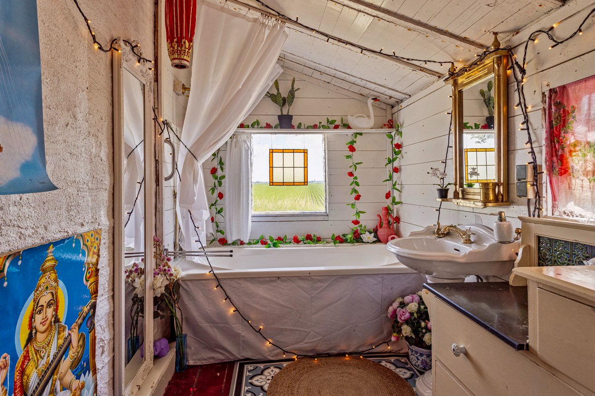 Historische Charme aan de Waddenkust: Een Unieke Dijkwoning. 