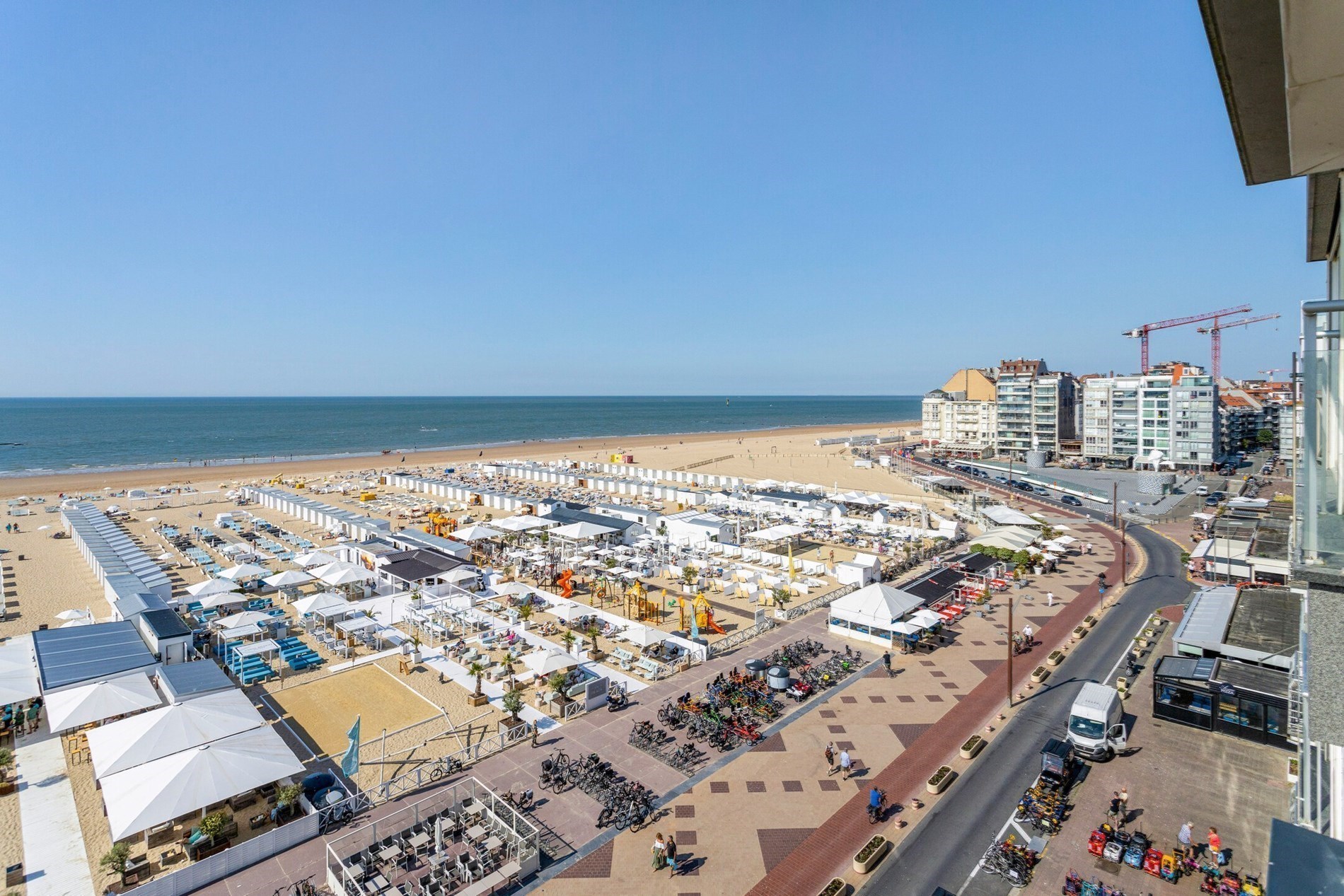 Appartement de vacances confortable et magnifiquement r&#233;nov&#233; avec vue frontale sur la mer. 