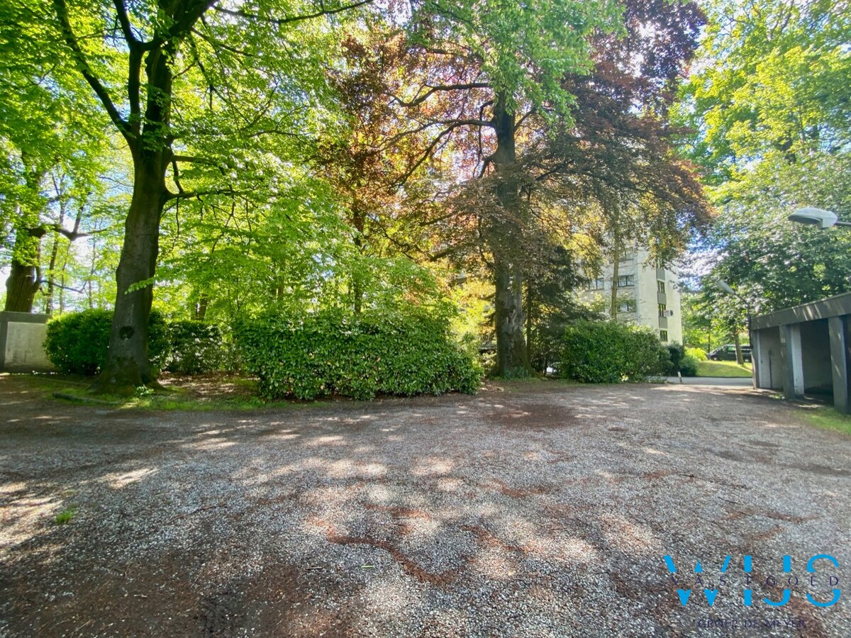 Gerenoveerd 2 slaapkamerappartement met garage te Evergem! 