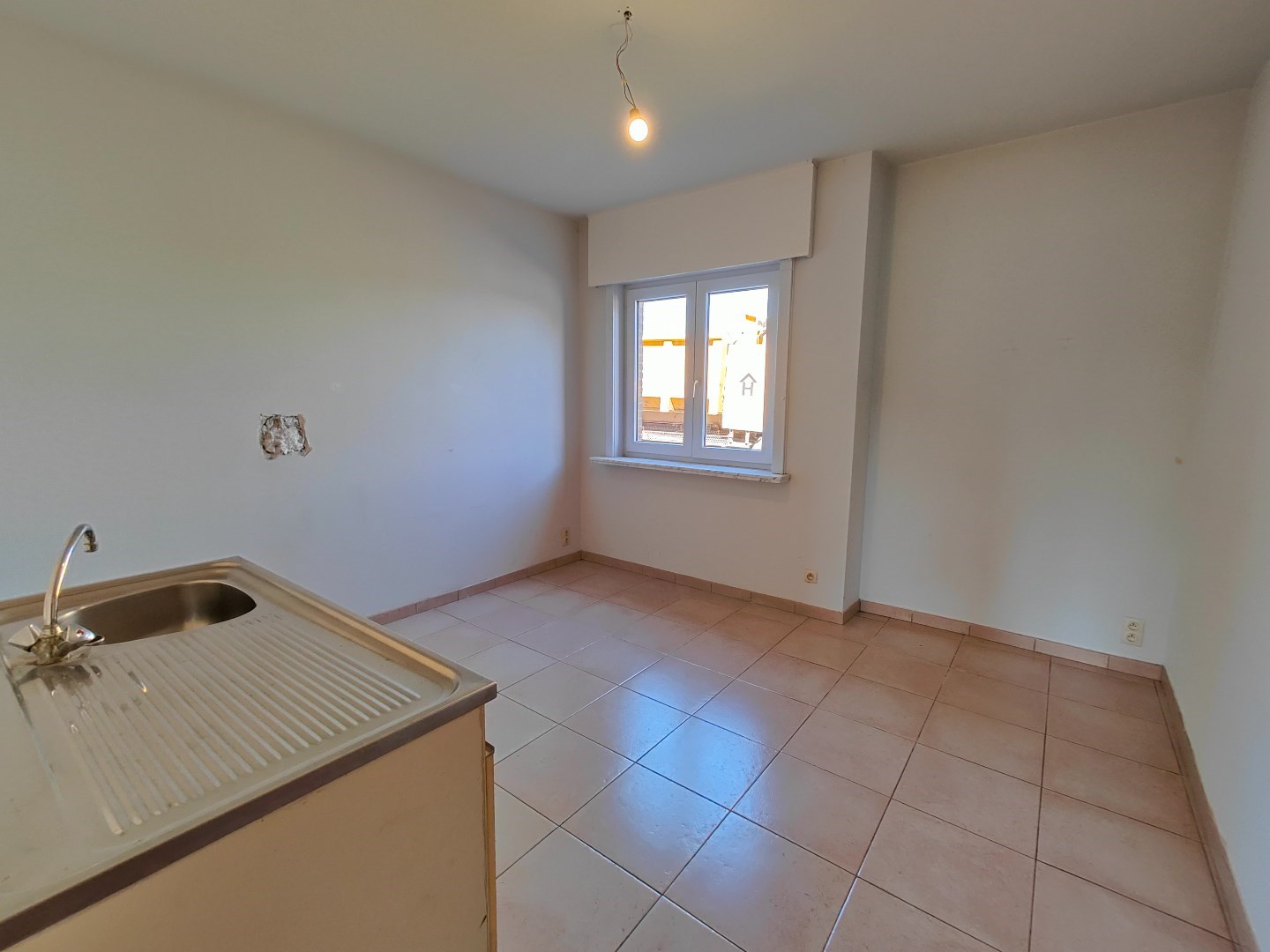 Ruime villa met loods op 1.689 m&#178; – zuidgerichte tuin en tal van mogelijkheden 