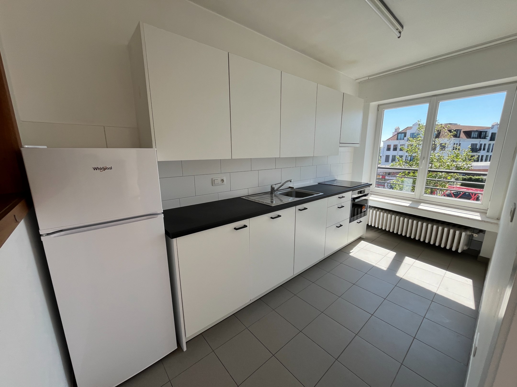 Te renoveren appartement genietend van open zichten, vlakbij het centrum van Knokke. 